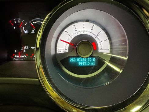 Used 2010 Ford Mustang GT Premium image 4