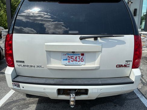 Used 2011 GMC Yukon XL SLT w/ SLT Chrome Package AWD/4WD image 2