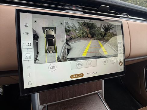 Used 2024 Land Rover Range Rover Long Wheelbase SE image 11