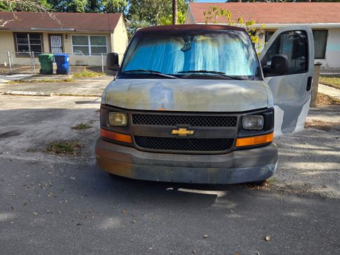 Used 2003 Chevrolet Express 1500 image 1