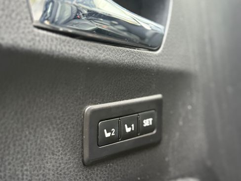 Used 2016 Toyota RAV4 Limited image 19