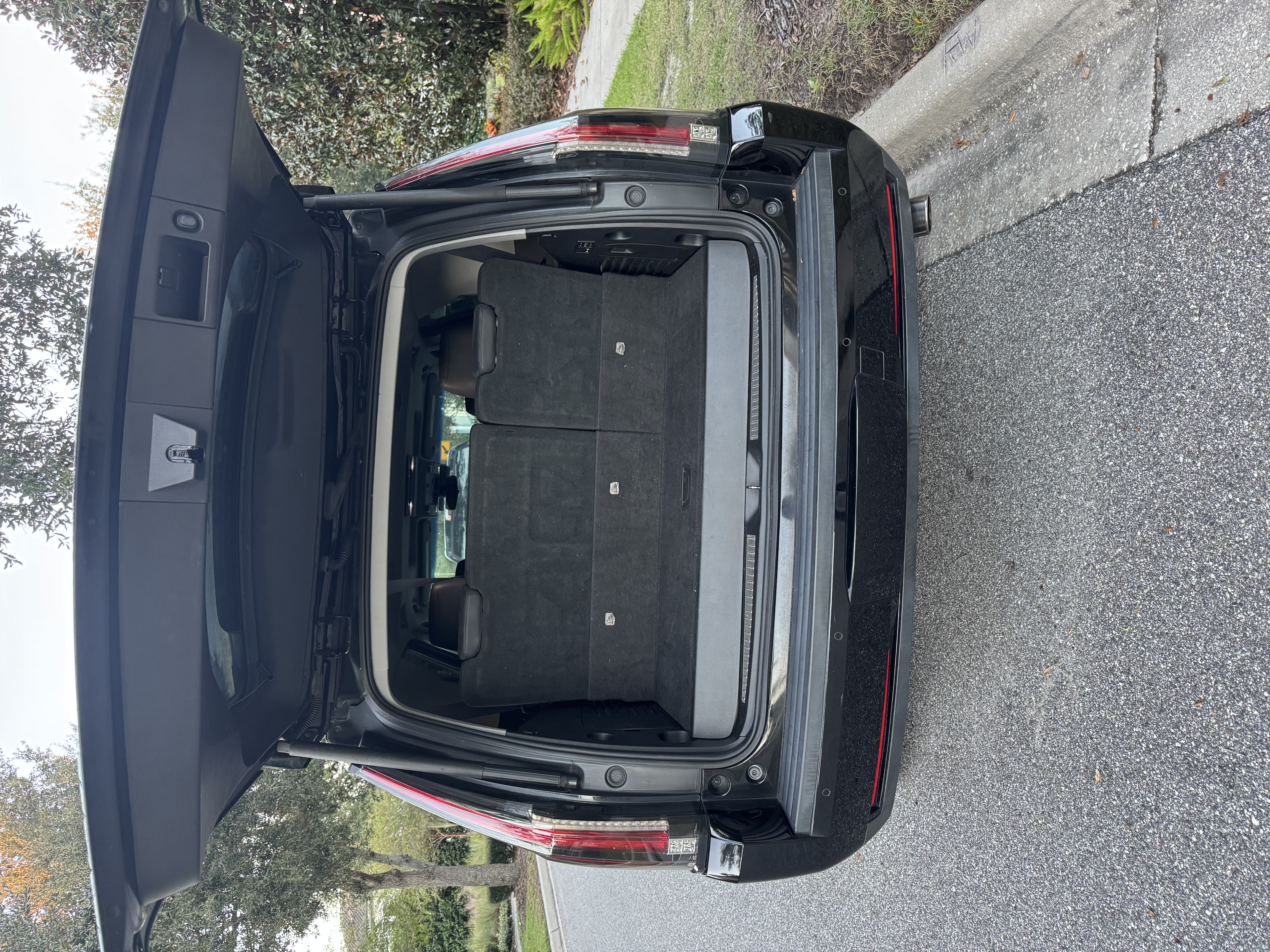 Used 2019 Cadillac Escalade Luxury RWD image 19