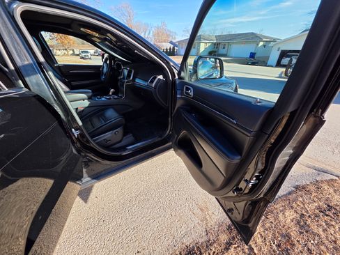 Used 2017 Jeep Grand Cherokee Limited w/ Luxury Group II image 9