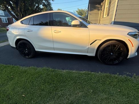 Used 2020 BMW X6 xDrive40i w/ M Sport Package AWD/4WD image 4