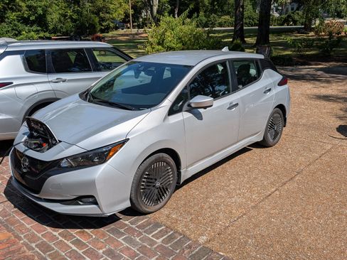 Used 2023 Nissan Leaf SV Plus FWD image 2