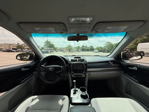 Used 2014 Toyota Camry LE FWD image 10