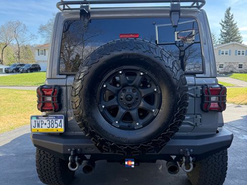 Used 2019 Jeep Wrangler Unlimited Sahara image 11