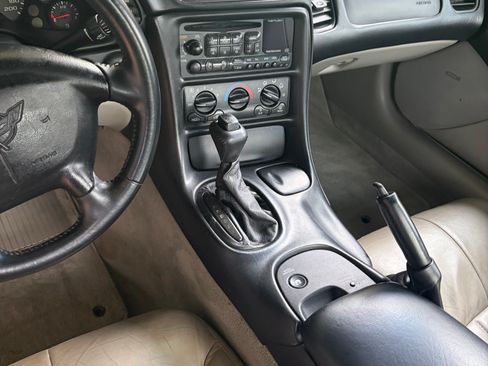 Used 2002 Chevrolet Corvette Coupe RWD image 5