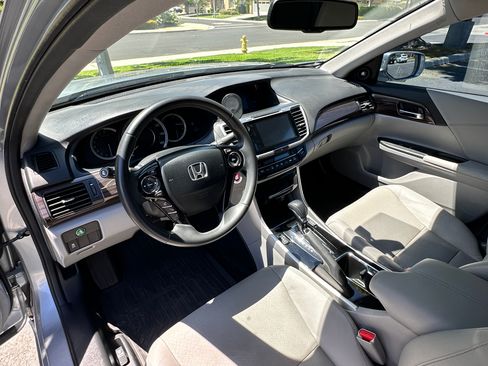 Used 2017 Honda Accord EX-L image 18