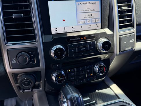 Used 2018 Ford F150 Lariat w/ Equipment Group 502A Luxury AWD/4WD image 9
