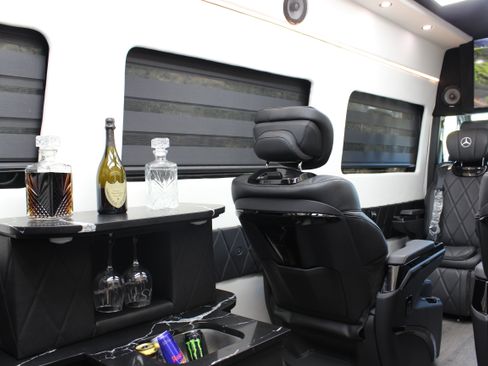 Used 2024 Mercedes-Benz Sprinter 2500 image 6