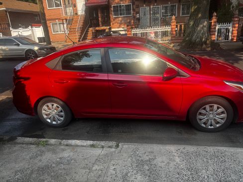 Used 2021 Hyundai Accent SE FWD image 1