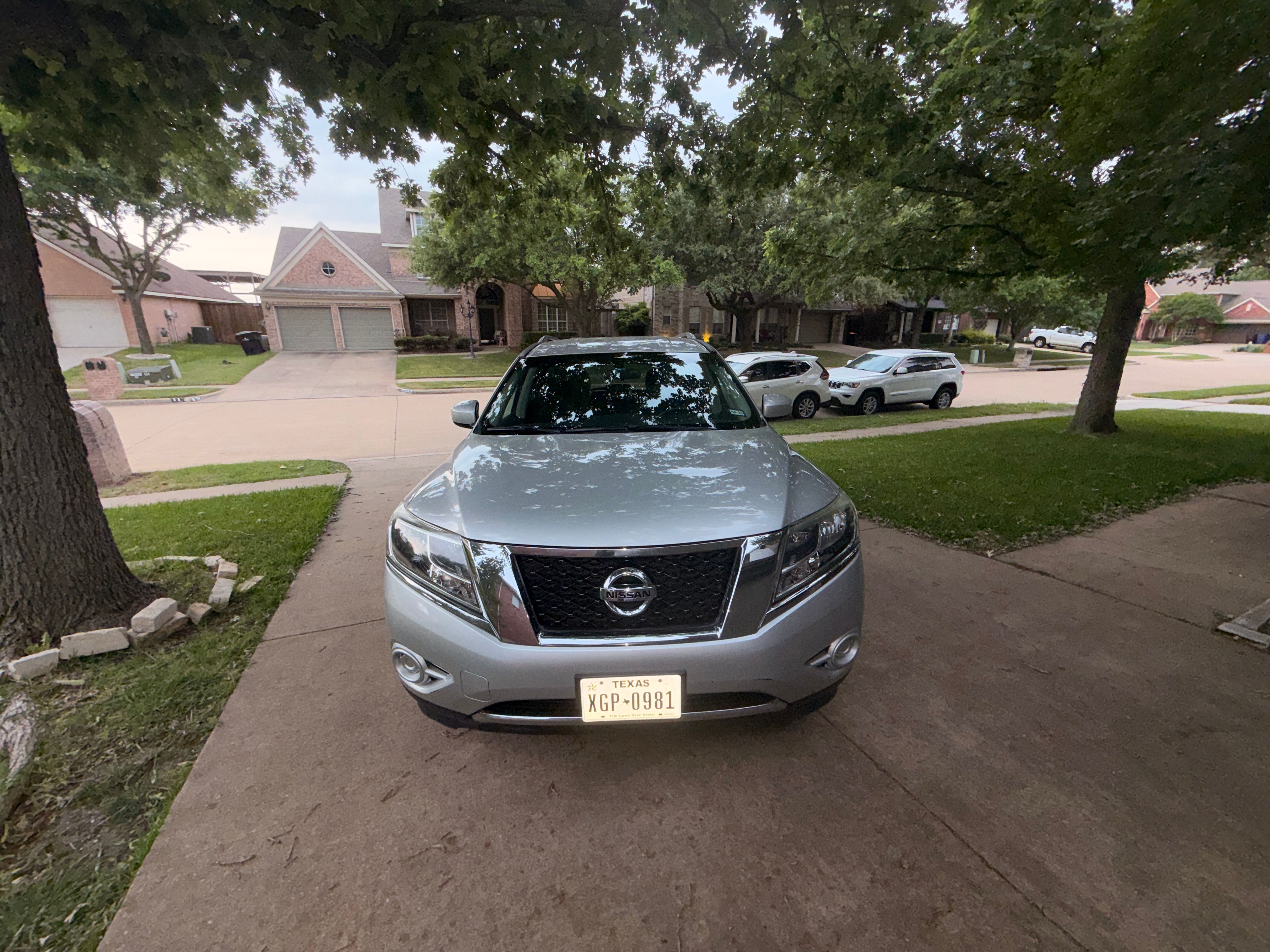 Used 2014 Nissan Pathfinder SV AWD/4WD image 1