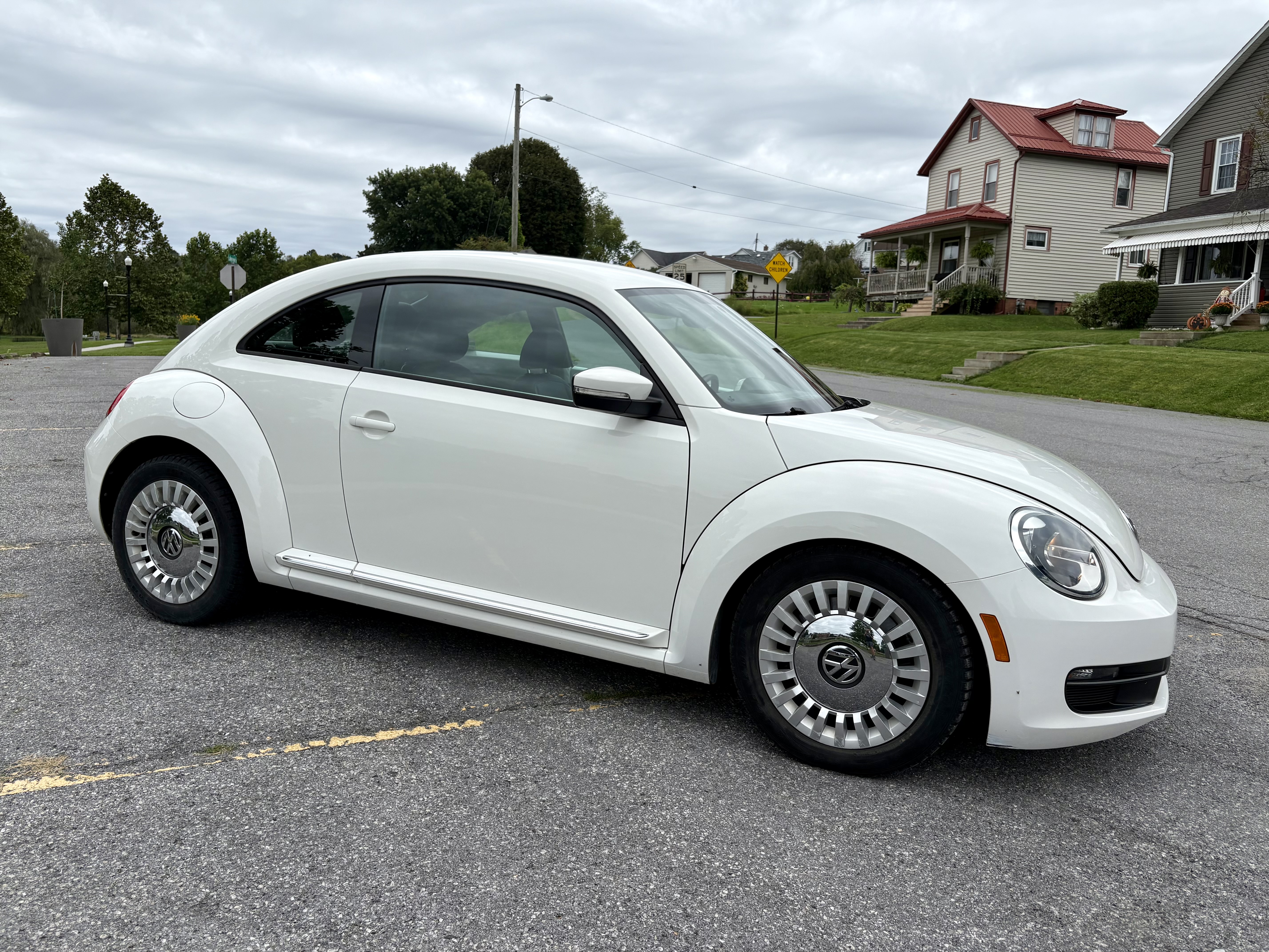 Used 2014 Volkswagen Beetle 2.5 FWD image 4