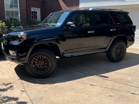Used 2010 Toyota 4Runner Limited AWD/4WD image 8
