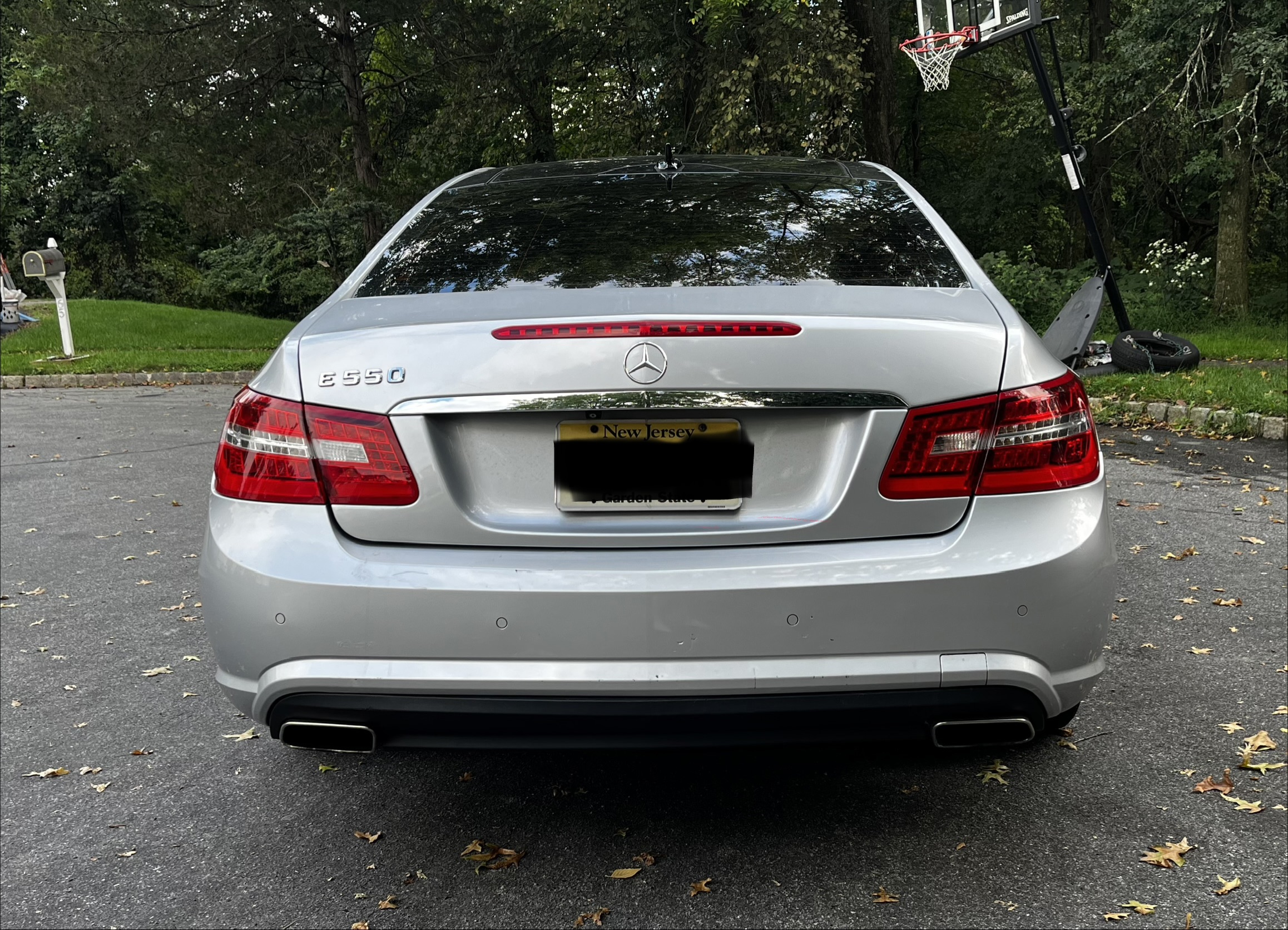 Used 2010 Mercedes-Benz E 550 Coupe image 4