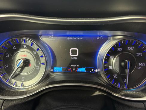 Used 2016 Chrysler 300 C image 17
