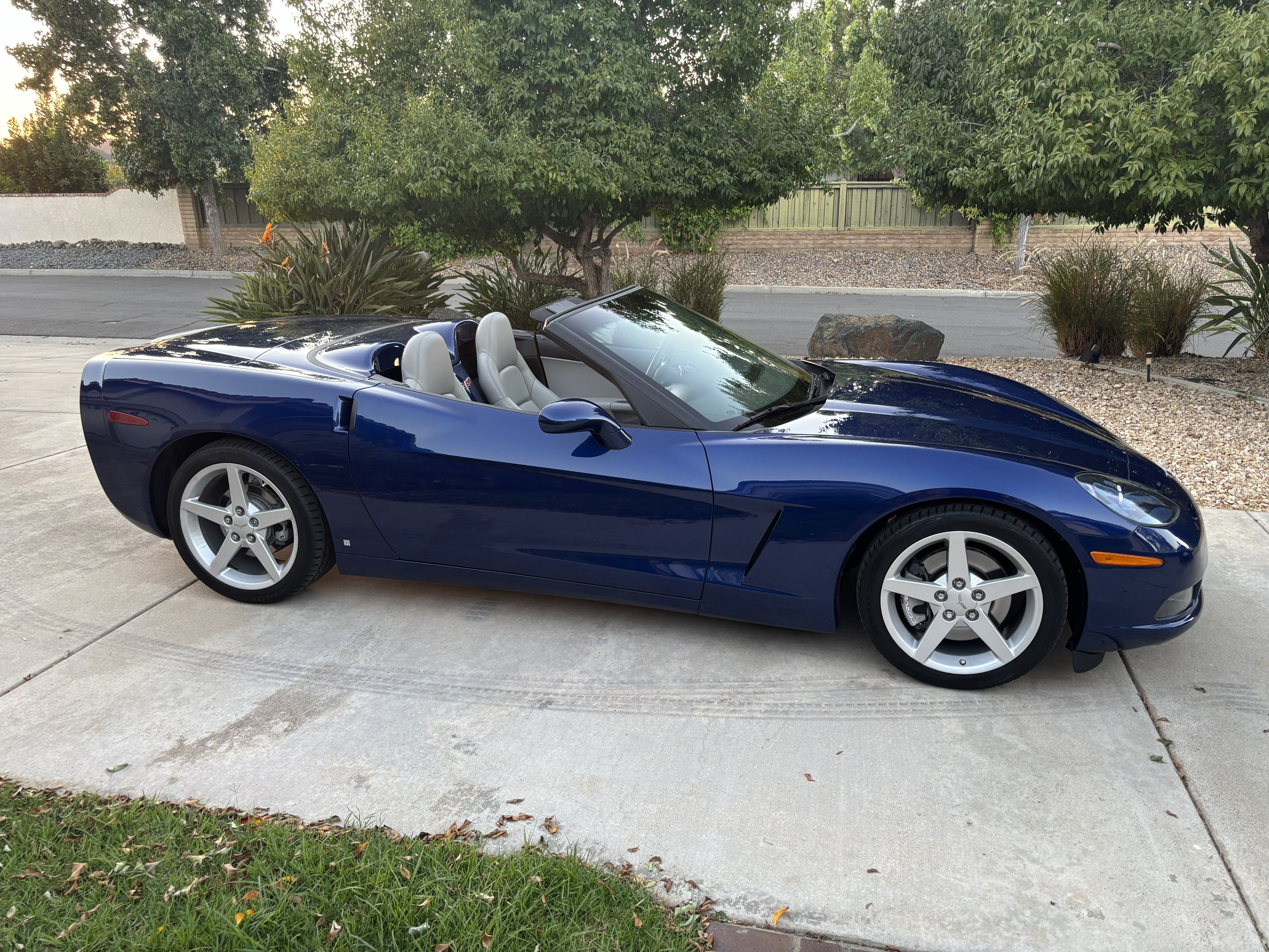 Used 2006 Chevrolet Corvette Convertible RWD image 1