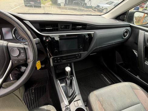 Used 2017 Toyota Corolla LE image 11