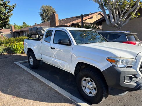 Used 2018 Toyota Tacoma SR image 4