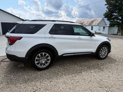 Used 2025 Ford Explorer Active w/ Active Comfort Package AWD/4WD image 5