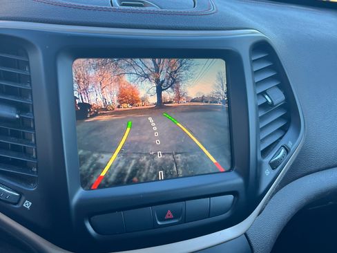 Used 2014 Jeep Cherokee Trailhawk w/ Comfort/Convenience Group image 10