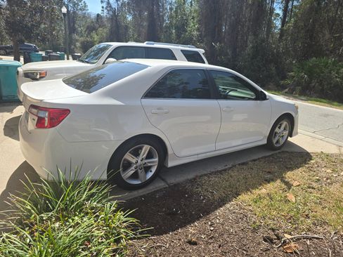 Used 2014 Toyota Camry SE image 11