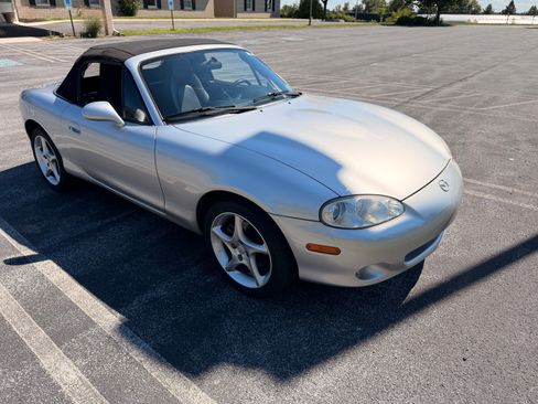 Used 2003 MAZDA MX-5 Miata LS RWD image 5