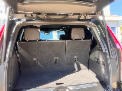 Used 2022 Cadillac Escalade Premium Luxury w/ Performance Package image 13