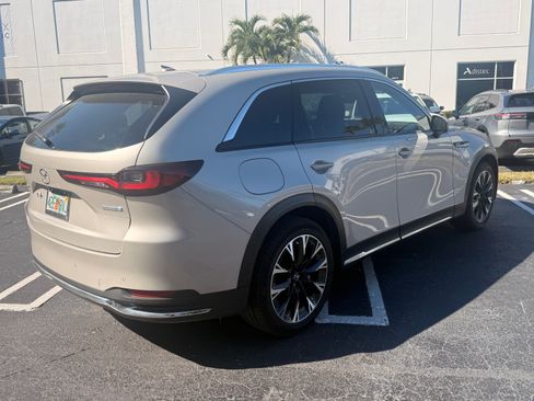 Used 2024 MAZDA CX-90 Plug-In Hybrid w/ Premium Pkg image 5