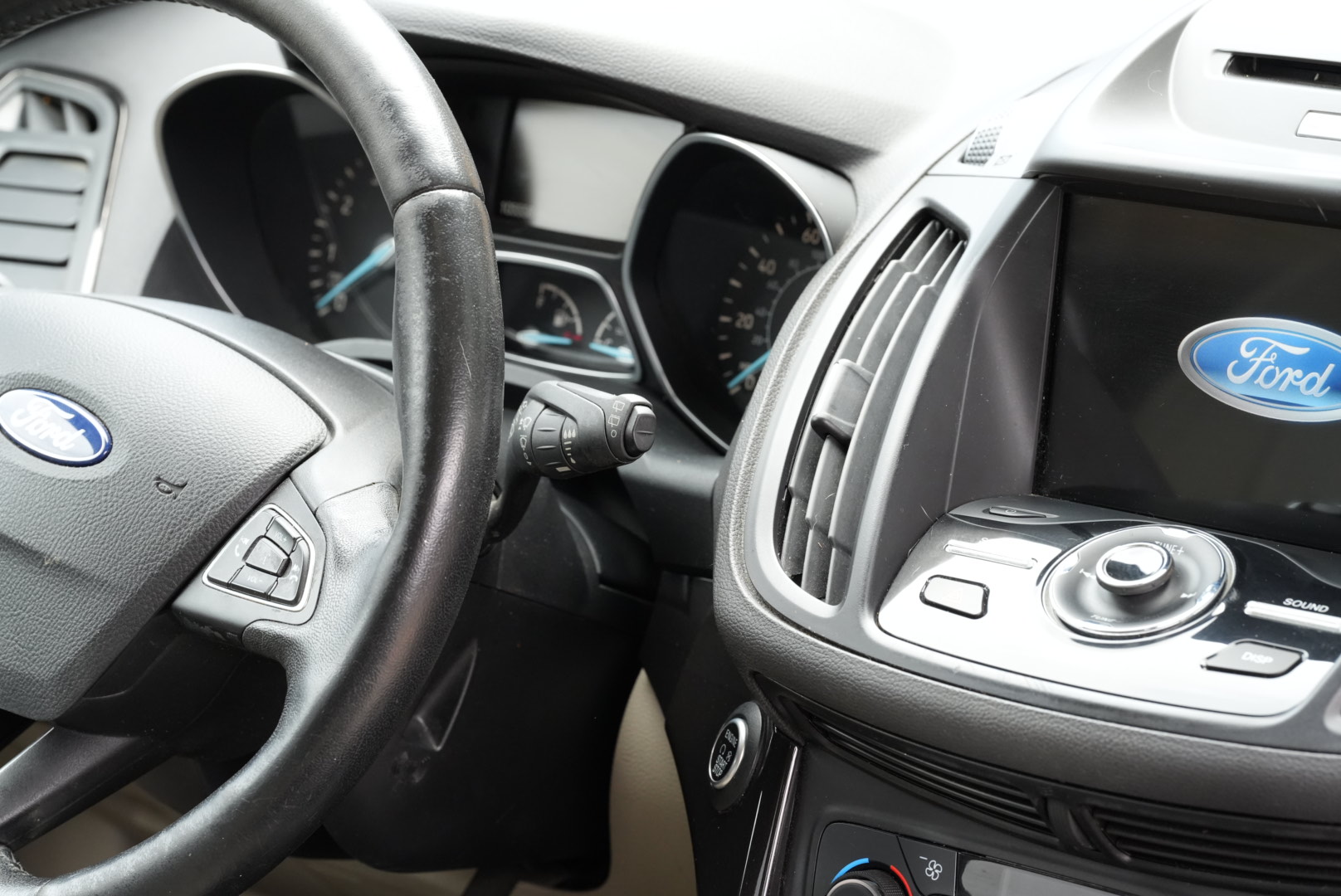 Used 2017 Ford Escape Titanium FWD image 15