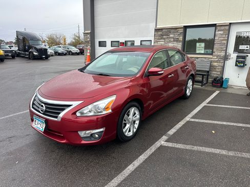 Used 2013 Nissan Altima 2.5 SL w/ Technology Pkg image 1