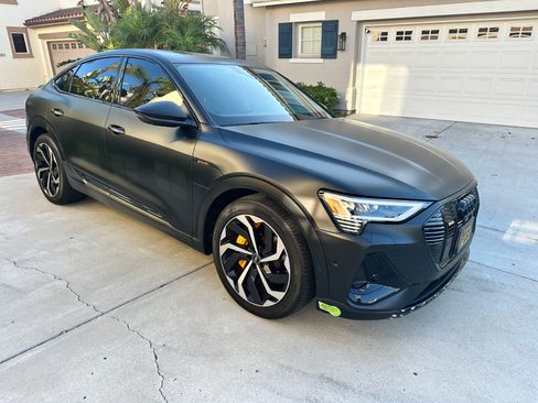 Used 2022 Audi e-tron Premium Plus w/ Premium Plus Package AWD/4WD image 9