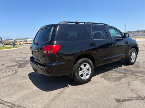 Used 2008 Toyota Sequoia SR5 w/ Towing Pkg RWD image 6