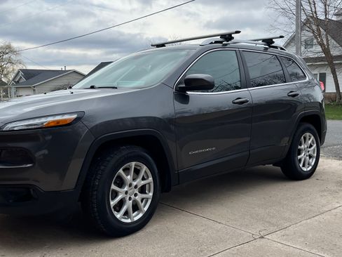 Used 2015 Jeep Cherokee Latitude w/ Comfort/Convenience Group image 2