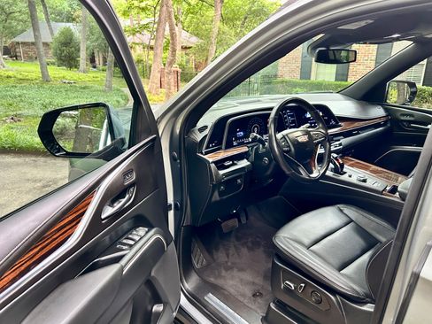 Used 2023 Cadillac Escalade ESV Luxury RWD image 13