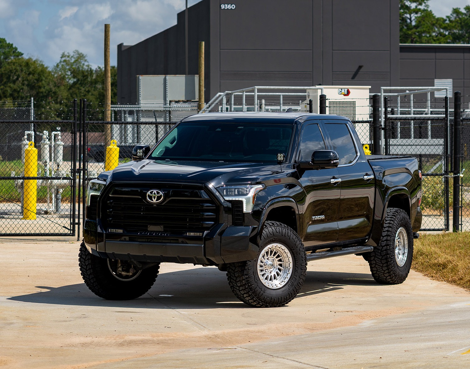 Used 2024 Toyota Tundra Limited AWD/4WD image 1