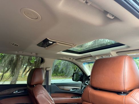 Used 2016 Cadillac Escalade Premium image 24