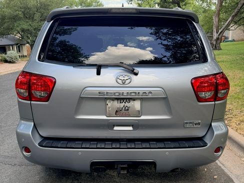 Used 2017 Toyota Sequoia SR5 w/ Premium Package RWD image 2