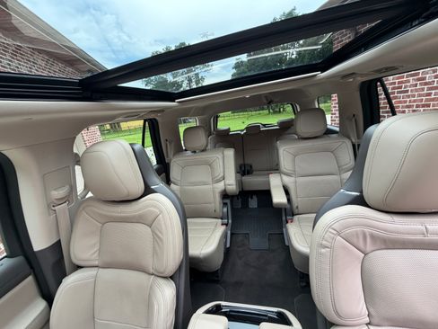 Used 2022 Lincoln Navigator Reserve AWD/4WD image 14