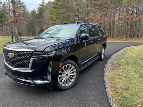 Used 2023 Cadillac Escalade ESV Premium Luxury image 4