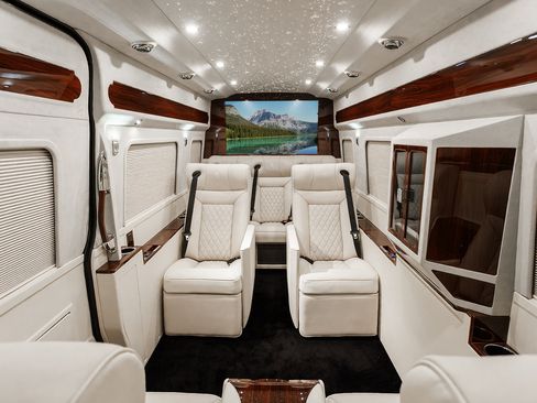 Used 2025 Mercedes-Benz Sprinter 2500 image 4