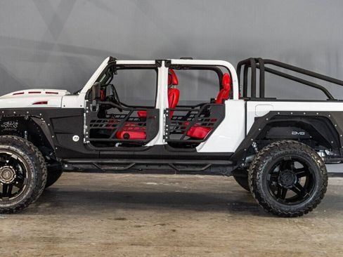 Used 2021 Jeep Gladiator Sport image 2