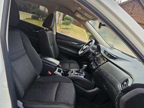 Used 2019 Nissan Rogue SV image 11