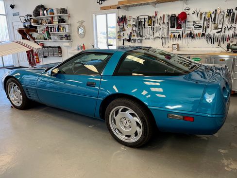 Used 1992 Chevrolet Corvette Coupe image 6