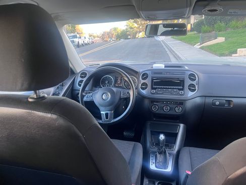 Used 2014 Volkswagen Tiguan S image 6