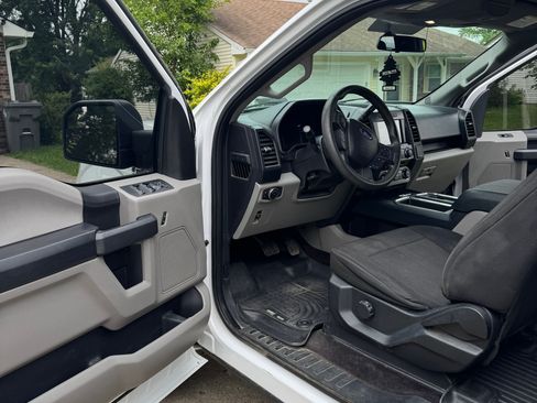 Used 2017 Ford F150 XL w/ Equipment Group 101A Mid AWD/4WD image 13