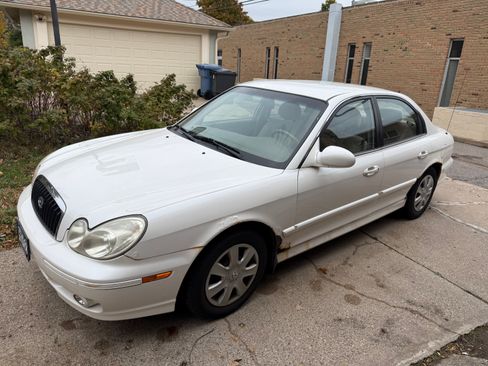 Used 2004 Hyundai Sonata image 2