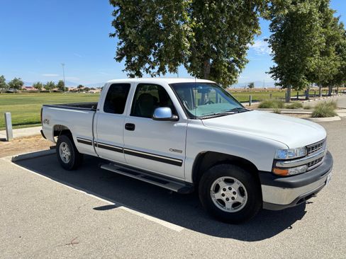 Used 2000 Chevrolet Silverado 1500 LS AWD/4WD image 4