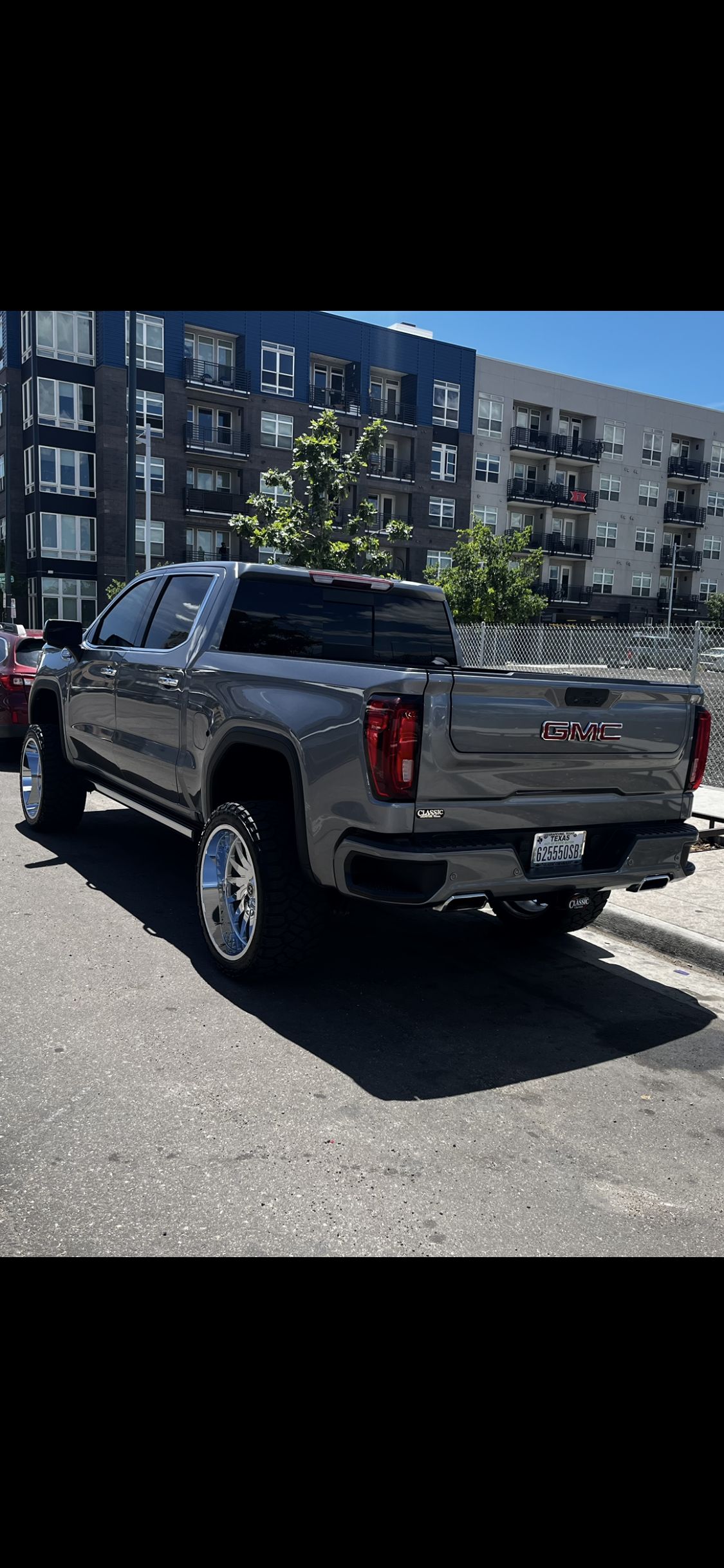 Used 2022 GMC Sierra 1500 Denali w/ Denali Premium Package AWD/4WD image 2